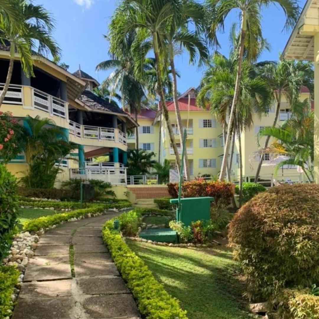 Comfort Zone At The Ridge E17 Apartment Ocho Rios Exterior photo